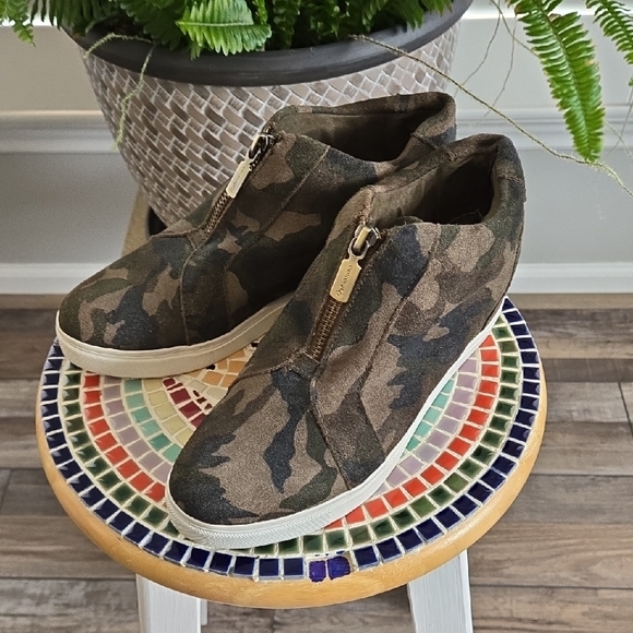 Blondo Camouflage Suede Waterproof Bootie Sneakers - Picture 1 of 16